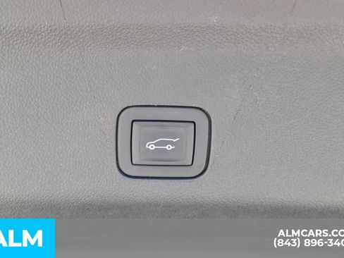 Used 2025 GMC Yukon Denali AWD/4WD image 9