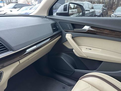 Used 2019 Audi Q5 2.0T Premium w/ Convenience Package AWD/4WD image 28