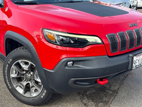 Used 2019 Jeep Cherokee Trailhawk image 6