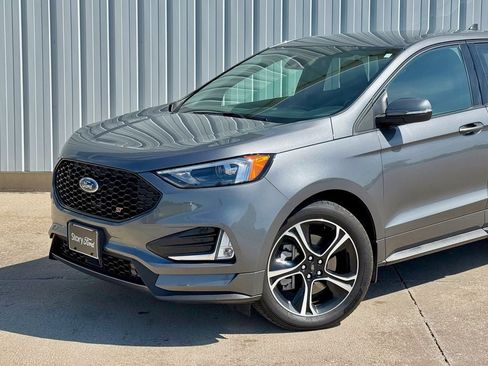 Used 2022 Ford Edge ST AWD/4WD image 2