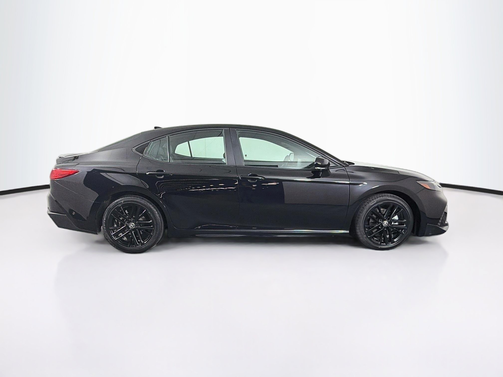 Used 2025 Toyota Camry SE FWD image 10