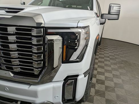 New 2026 GMC Sierra 2500 Denali w/ Denali Reserve Package AWD/4WD image 11