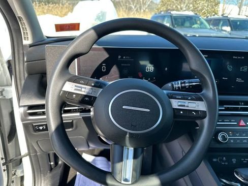 Certified 2025 Hyundai Tucson SE image 13