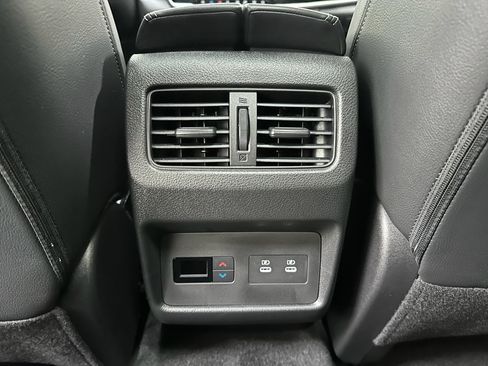 Used 2025 Nissan Rogue SL w/ Tech Package image 31