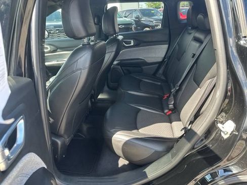 Used 2024 Jeep Compass Latitude AWD/4WD image 27