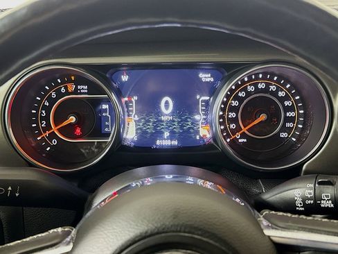 Used 2018 Jeep Wrangler Unlimited Sahara w/ Uconnect 4C Nav & Sound Group image 13