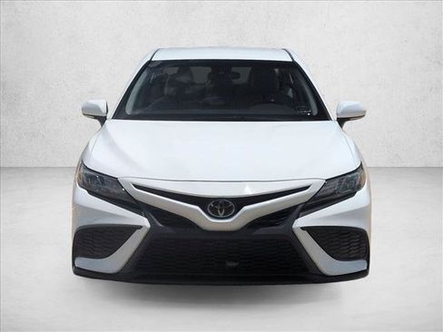 Used 2022 Toyota Camry SE FWD image 2