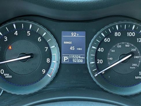 Used 2015 INFINITI Q70 L 3.7 w/ Deluxe Touring Package RWD image 11