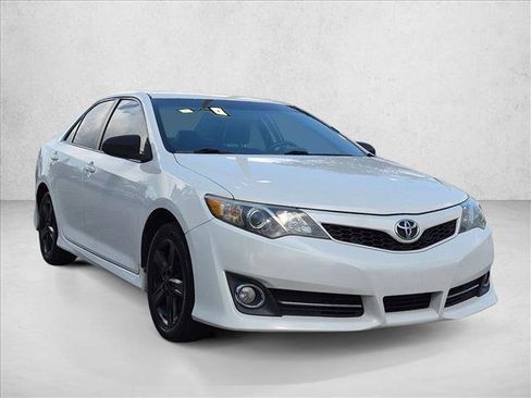 Used 2014 Toyota Camry SE FWD image 3