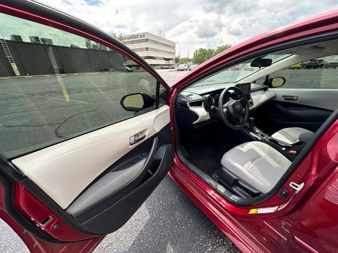 Used 2022 Toyota Corolla LE image 9
