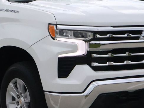 Used 2025 Chevrolet Silverado 1500 LT AWD/4WD image 7