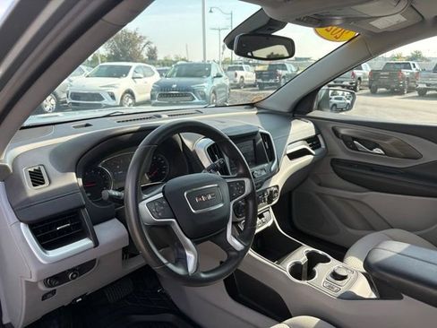 Used 2023 GMC Terrain SLE w/ Driver Convenience Package FWD image 17