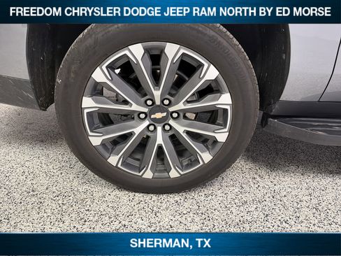 Used 2025 Chevrolet Suburban High Country AWD/4WD image 14