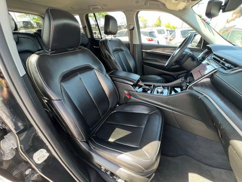 Used 2023 Jeep Grand Cherokee Limited AWD/4WD image 28
