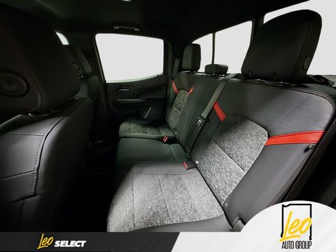 Used 2023 Chevrolet Colorado Z71 w/ Z71 Convenience Package 2 AWD/4WD image 28