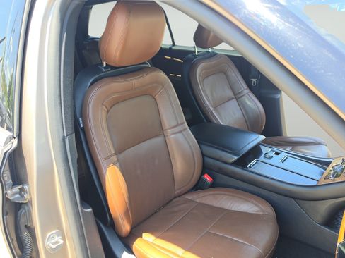Used 2020 Lincoln Aviator Reserve w/ Elements Package Plus RWD image 22