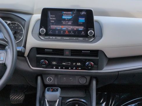 Certified 2023 Nissan Rogue SV FWD image 18