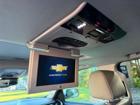 Used 2020 Chevrolet Suburban LT AWD/4WD image 9