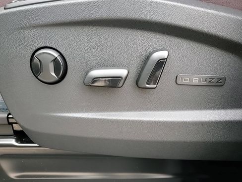 New 2025 Volkswagen ID. Buzz Pro S image 15