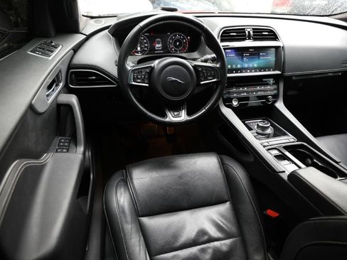 Used 2019 Jaguar F-PACE R-Sport AWD/4WD image 17