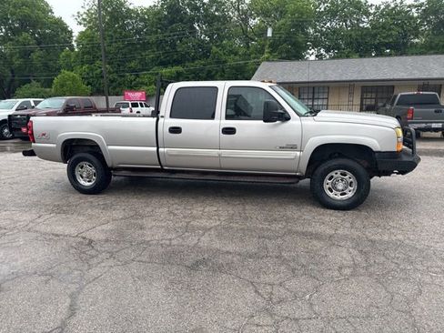 Used 2006 Chevrolet Silverado 2500 LT w/ Heavy-Duty Power Package AWD/4WD image 8