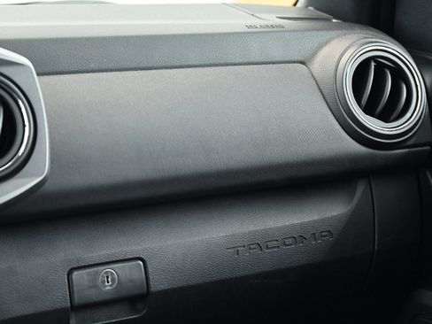 Used 2020 Toyota Tacoma TRD Off-Road image 35