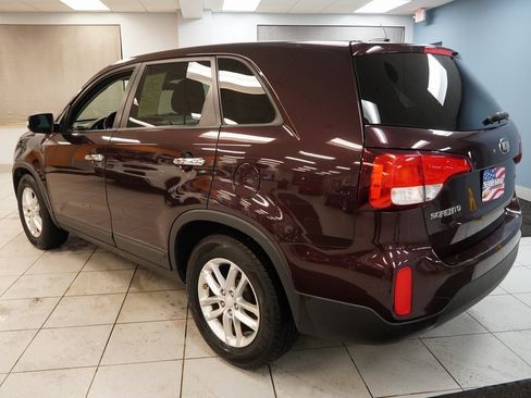 Used 2014 Kia Sorento LX image 11