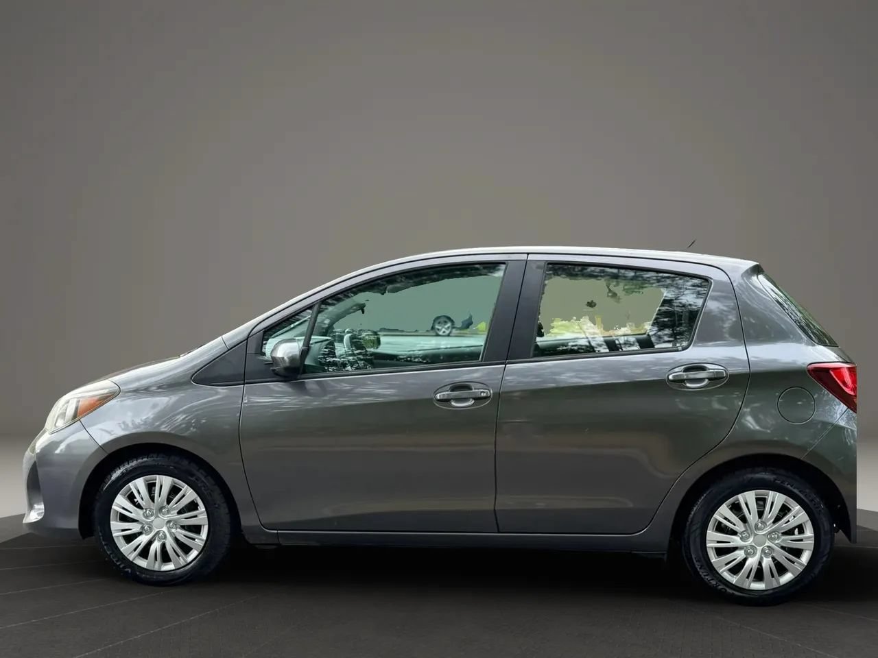 Used 2015 Toyota Yaris L FWD image 7