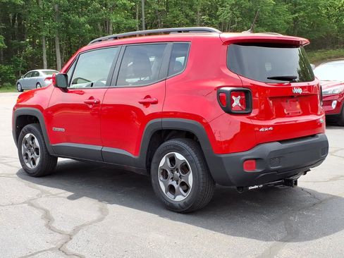 Used 2015 Jeep Renegade Latitude AWD/4WD image 3