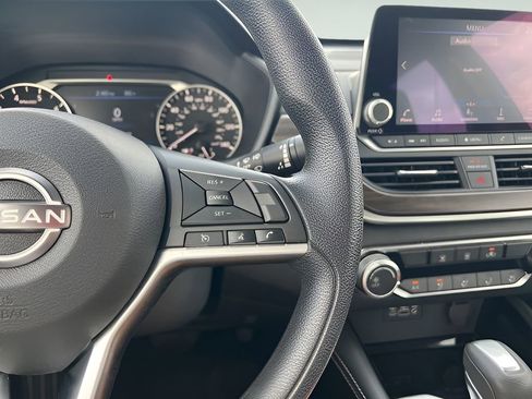 Used 2023 Nissan Altima 2.5 SV image 22