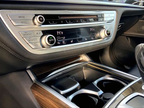 Used 2018 BMW 740i RWD image 31