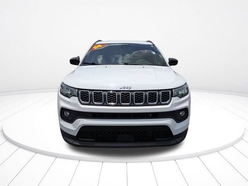 Used 2024 Jeep Compass Latitude AWD/4WD image 8