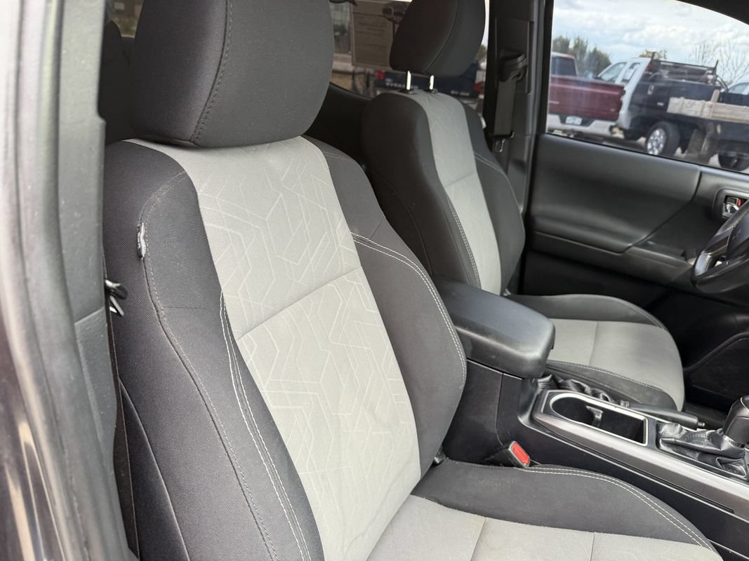 Used 2021 Toyota Tacoma TRD Sport w/ Technology Package AWD/4WD image 15