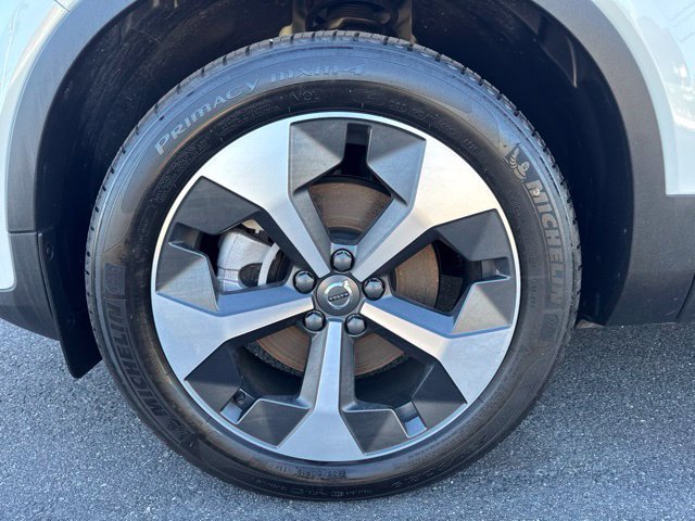 Certified 2025 Volvo XC40 B5 Plus AWD/4WD image 9