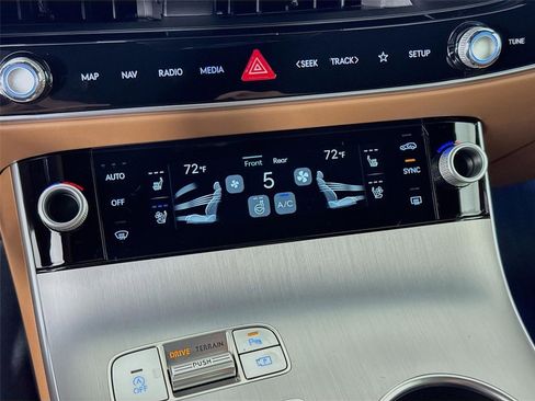 New 2026 Genesis GV70 2.5T Advanced AWD/4WD image 18
