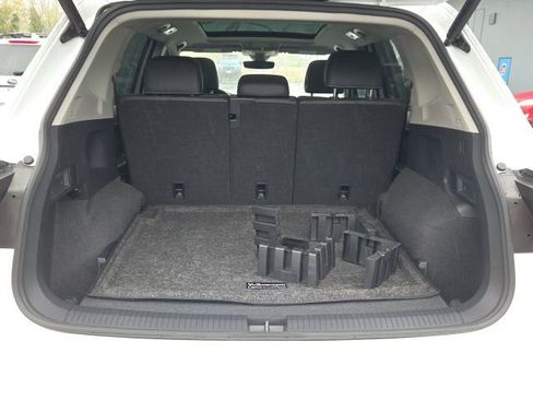 Used 2024 Volkswagen Tiguan SE image 17