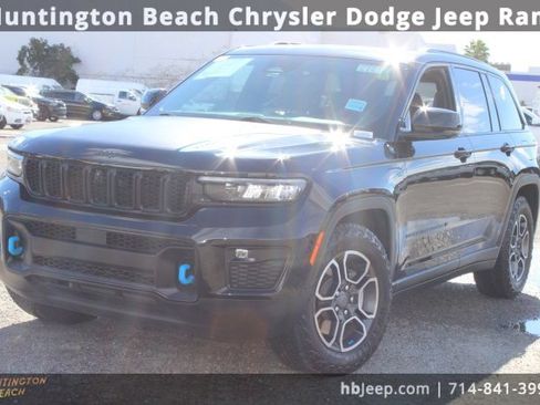 Used 2023 Jeep Grand Cherokee Trailhawk image 10