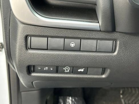 Used 2025 Nissan Rogue SV AWD/4WD image 21