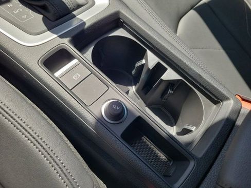 Certified 2025 Audi Q3 2.0T Premium Plus image 27