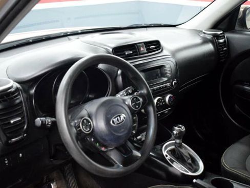 Used 2015 Kia Soul + image 6