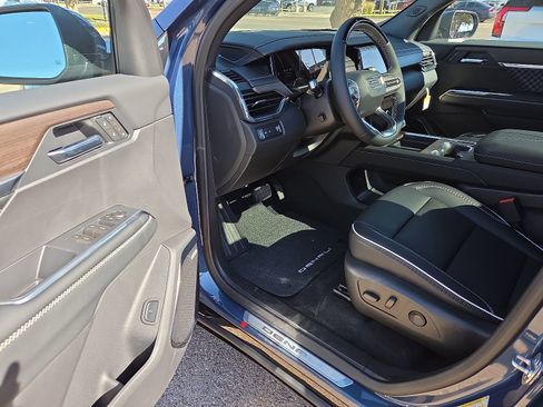 New 2026 GMC Acadia Denali w/ Super Cruise Package image 2