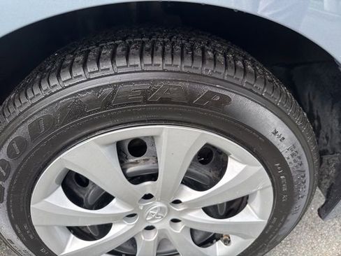 Used 2020 Toyota Corolla LE FWD image 11