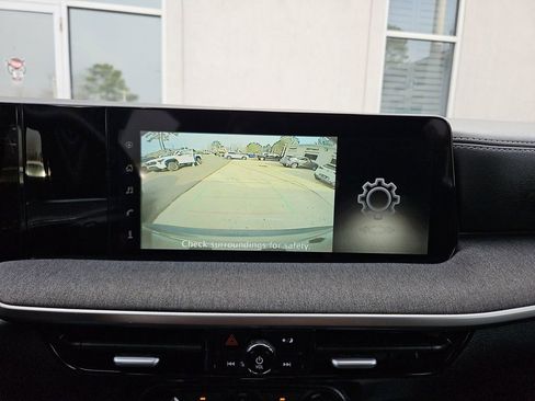 Used 2025 Nissan Kicks SV image 16