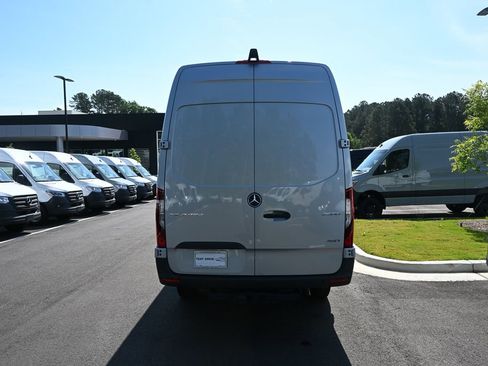 Used 2025 Mercedes-Benz Sprinter 2500 image 29