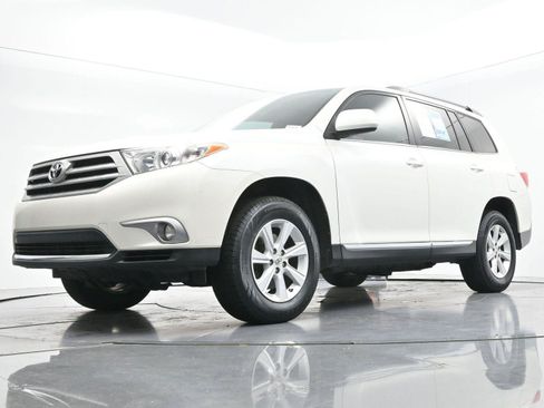 Used 2012 Toyota Highlander SE w/ Tow Pkg FWD image 45