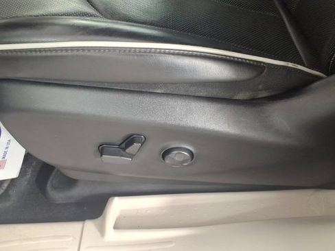 Used 2023 Chrysler Pacifica Limited FWD image 14