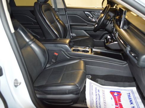 Used 2025 Lincoln Corsair Reserve AWD/4WD image 11