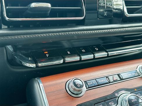 Used 2022 Lincoln Aviator Reserve w/ Equipment Group 201A image 17