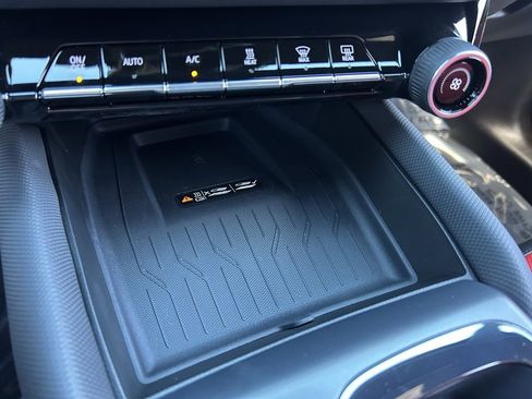 New 2025 Chevrolet Equinox EV RS image 27