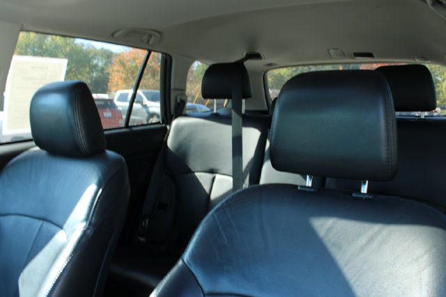 Used 2013 Subaru Outback 2.5i Limited w/ Moonroof Pkg AWD/4WD image 14